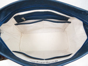 Basic and Practical Handbag interior pockets with zipper pocket